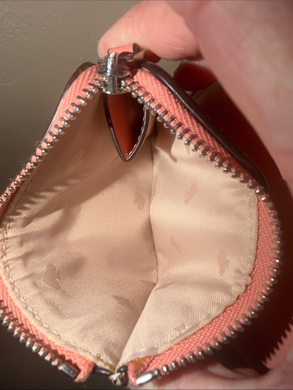 kate spade two-tone pink and cream zip-around wallet - Picture 5 of 5